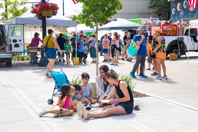 A family enjoying pizza at a farmers market